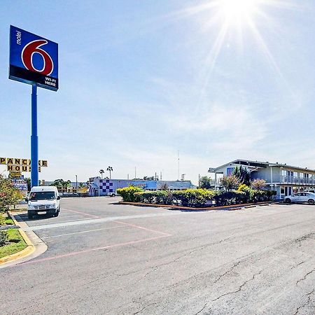 Motel 6-Laredo, TX - South Exterior foto