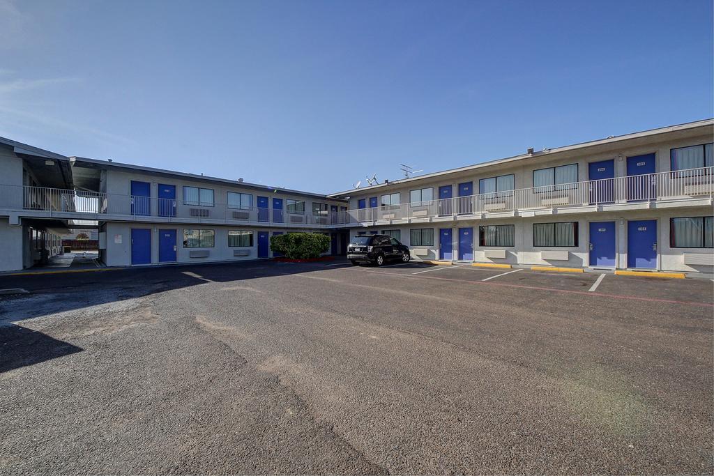 Motel 6-Laredo, TX - South Exterior foto