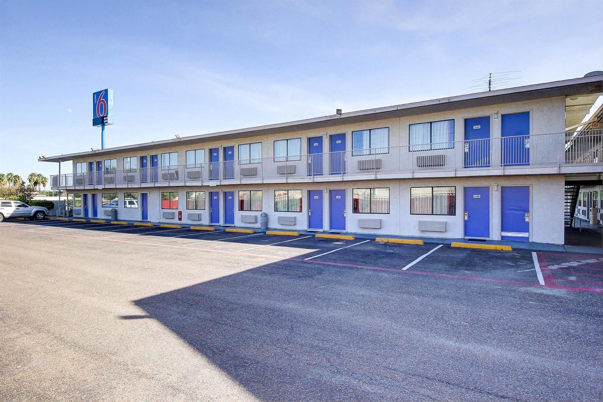 Motel 6-Laredo, TX - South Exterior foto