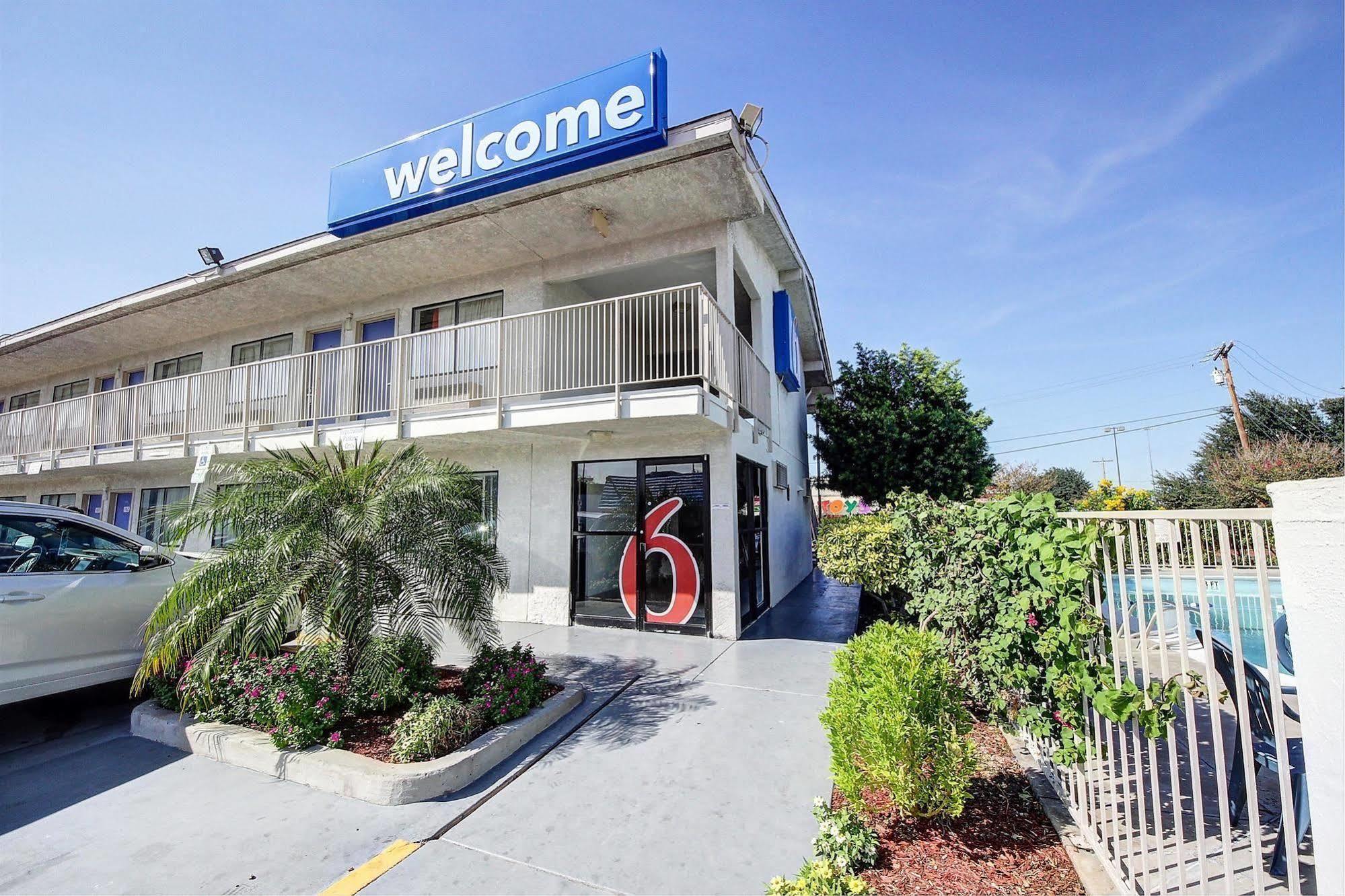 Motel 6-Laredo, TX - South Exterior foto