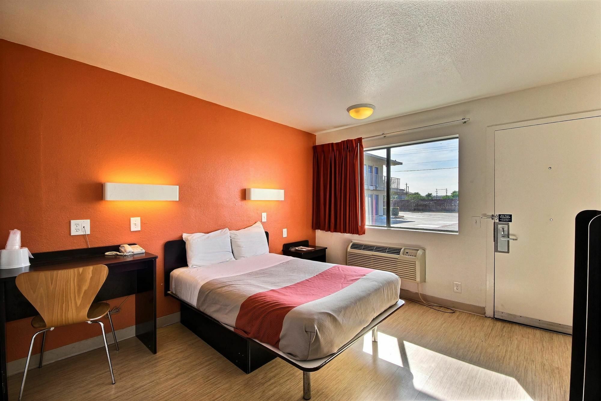 Motel 6-Laredo, TX - South Exterior foto