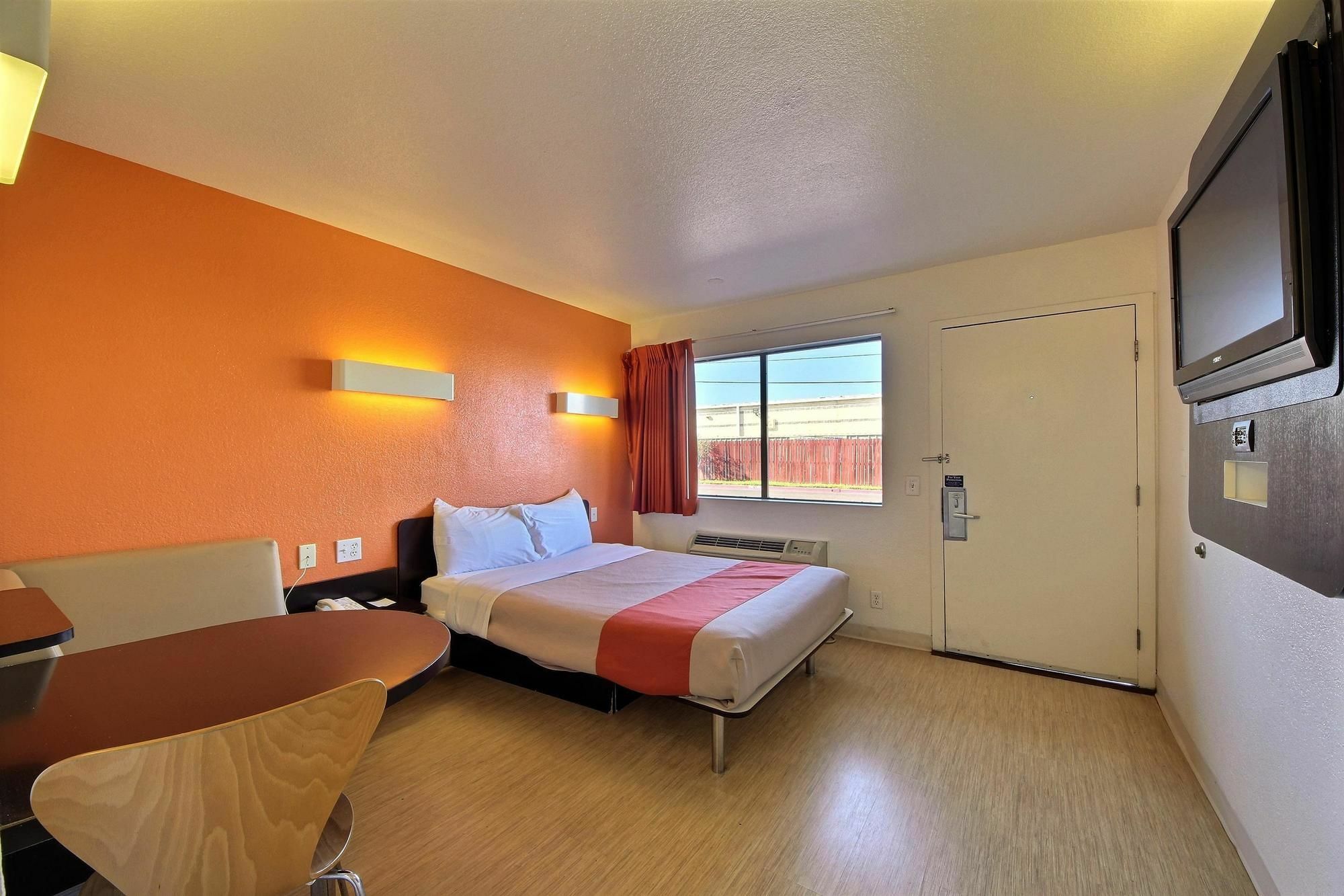 Motel 6-Laredo, TX - South Exterior foto