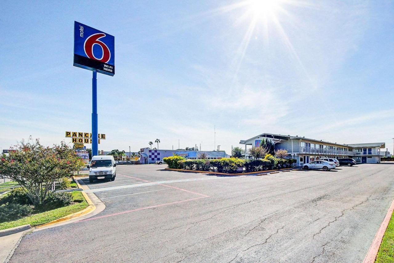 Motel 6-Laredo, TX - South Exterior foto